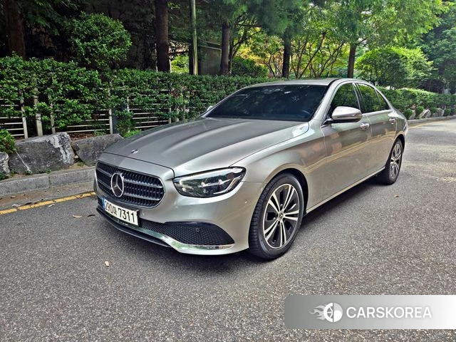 Mercedes-Benz E-Class W213 2021 Серебристо-серый из Кореи