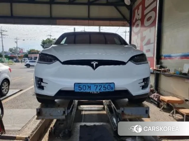 Tesla Model X 2019 Белый из Кореи