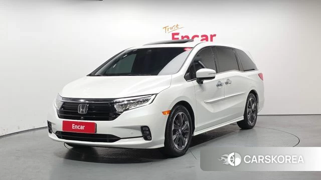 Honda Odyssey 2021 Белый из Кореи