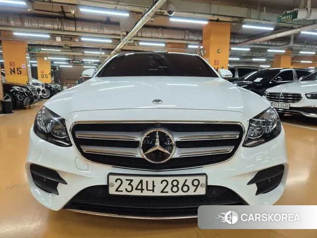 Mercedes-Benz E-Class W213 2019 Белый из Кореи