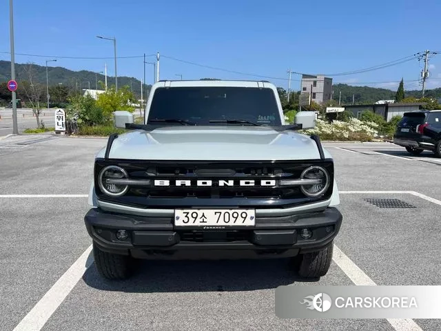 Ford Bronco 6th Generation 2024 Светло-серебряный цвет из Кореи