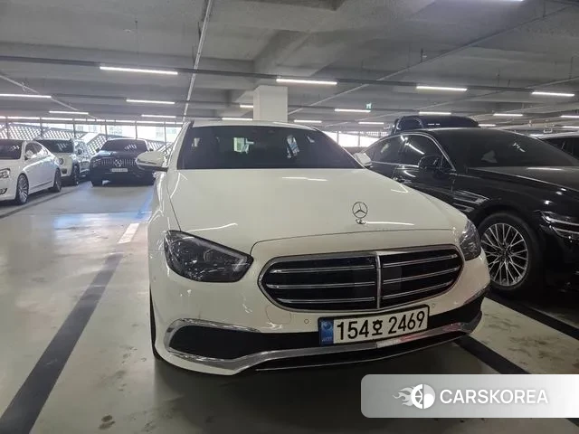 Mercedes-Benz E-Class W213 2022 Белый из Кореи