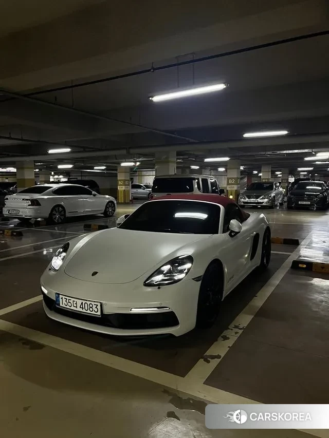 Porsche 718 Boxster 2022 Белый из Кореи