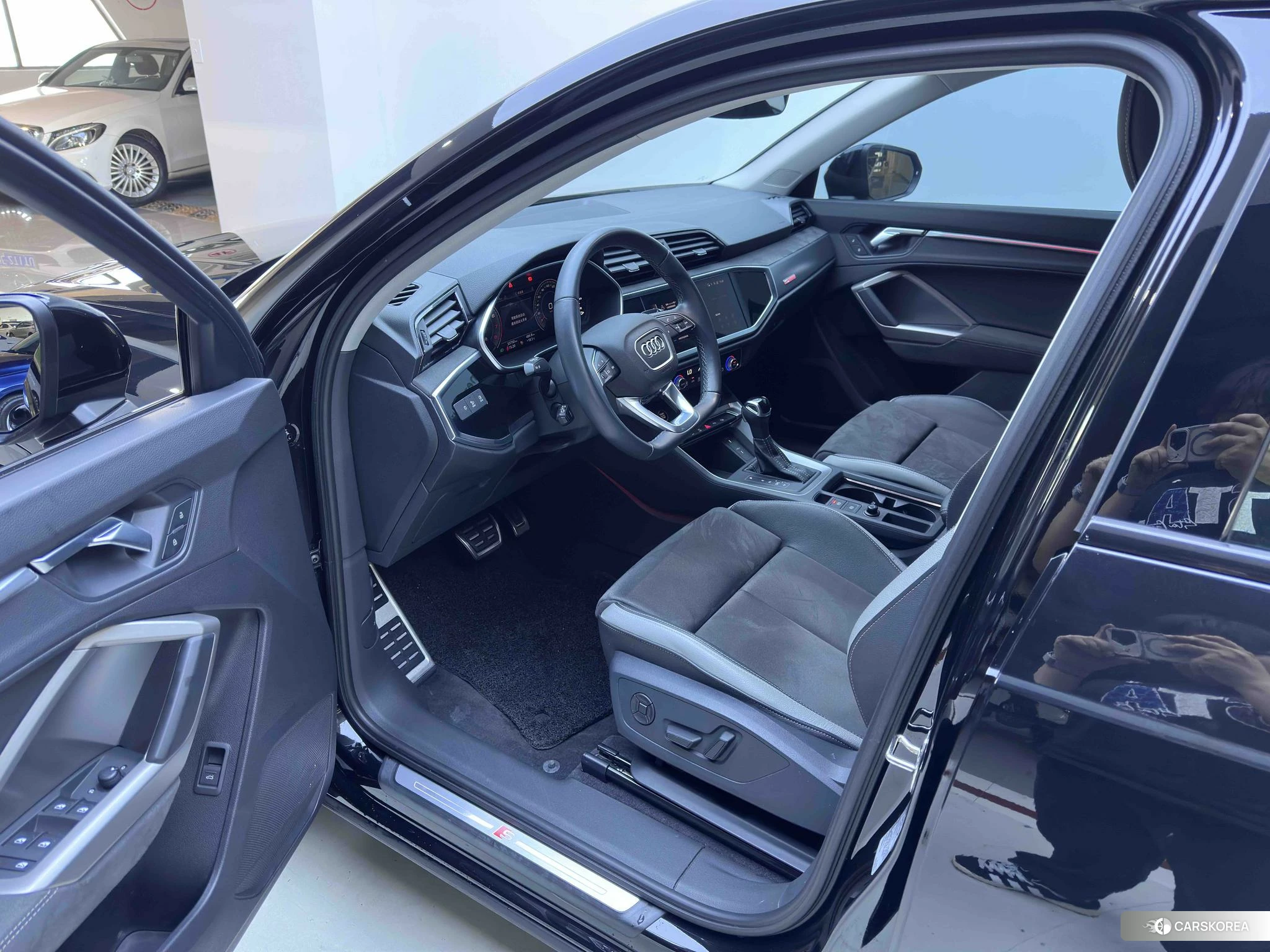 Audi Q3 2022 Черный из Китая