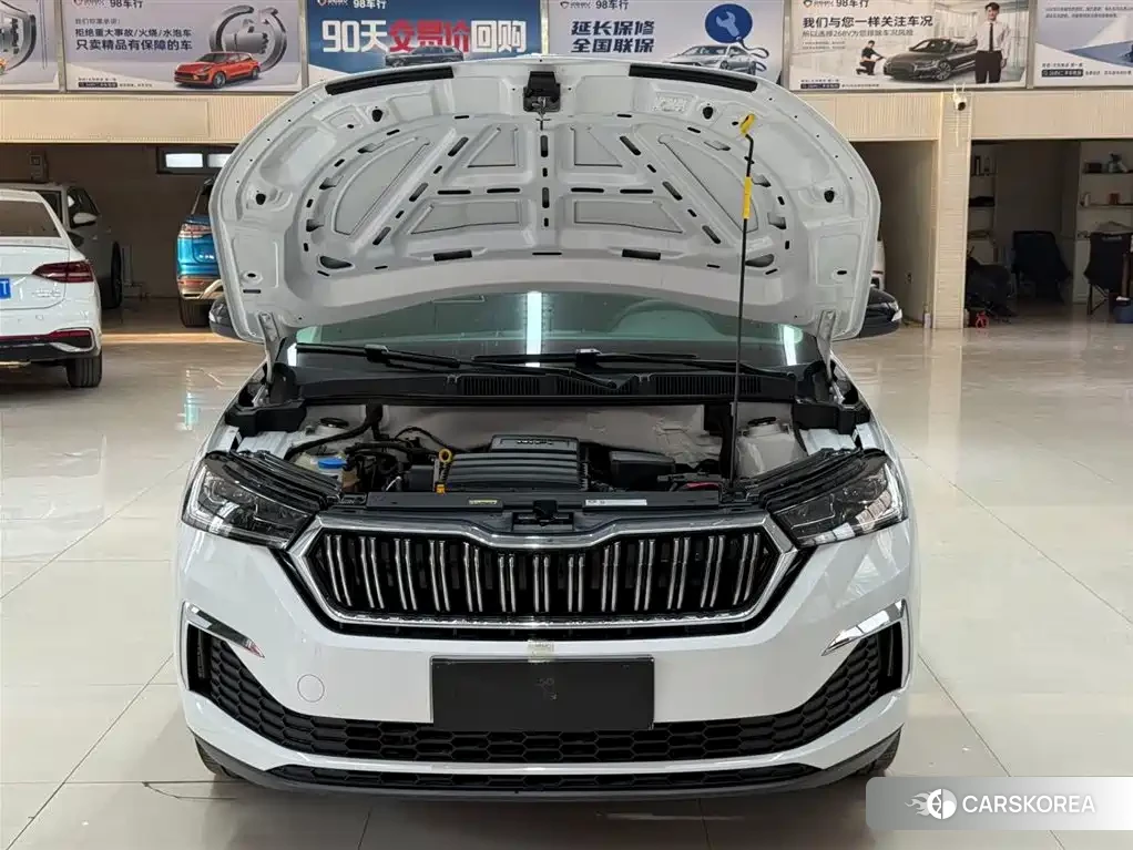 Skoda Komick 2024 Белый из Китая