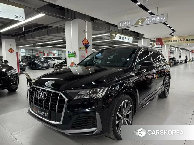 Audi Q7 2021 Черный из Китая