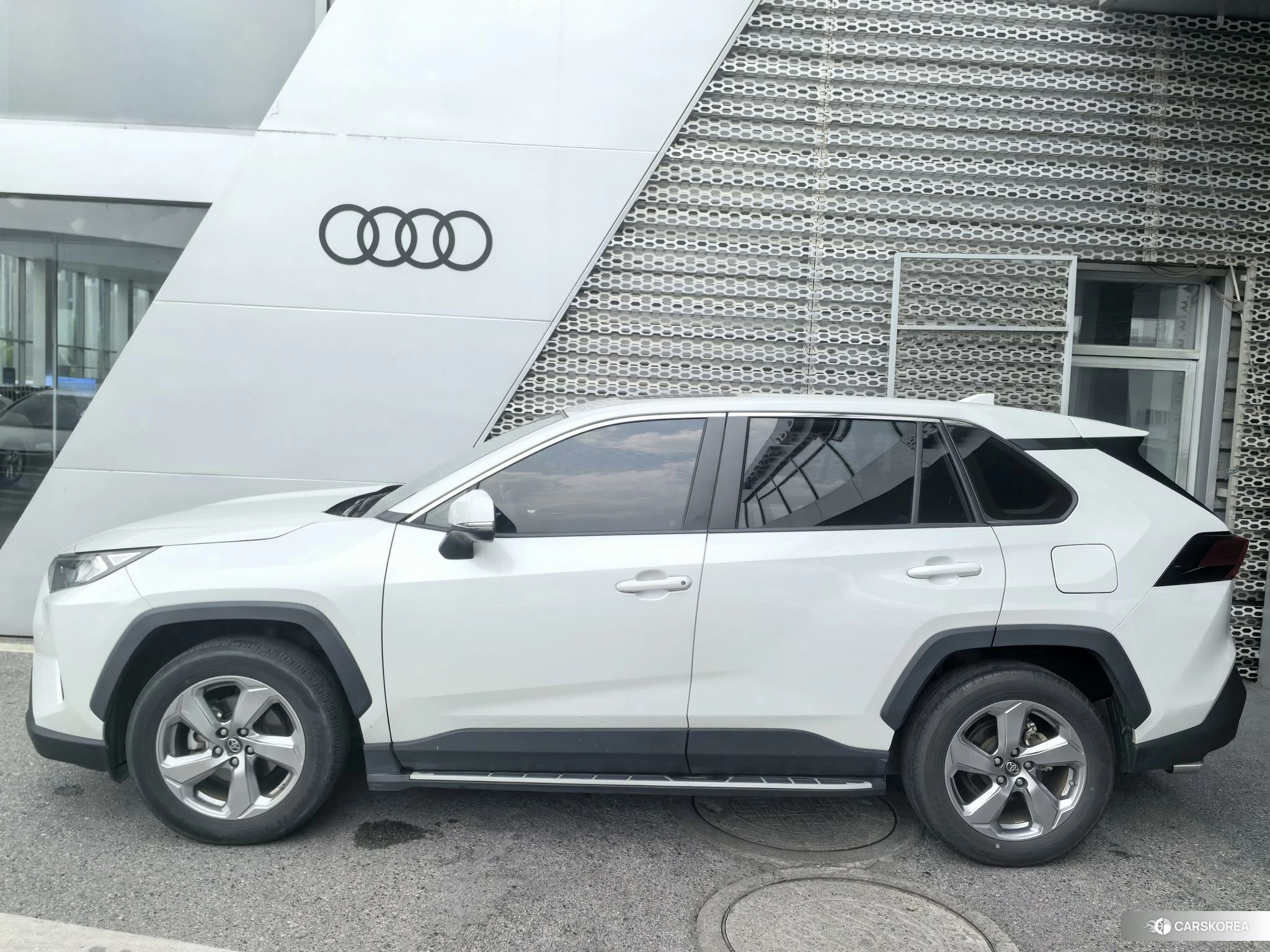 Toyota RAV4 Rongfang 2021 Белый из Китая