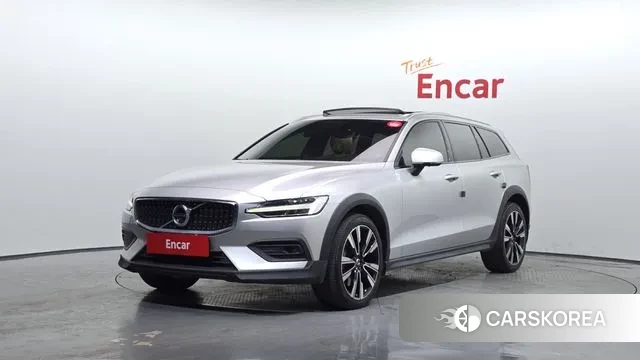 Volvo V60 Cross-Country 2nd Generation 2022 Серебристо-серый из Кореи