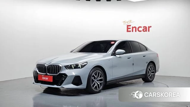 BMW 5 Series (G60) 2025 Серебристо-серый из Кореи