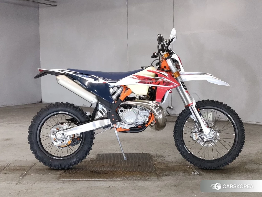 Проданный KTM 250EXC SIXDAYS TPI 2023 из Японии, фото 2
