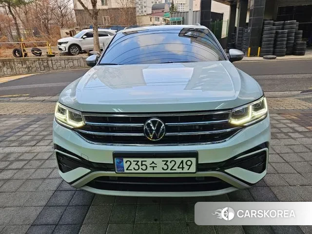 Volkswagen Tiguan Allspace 2024 Белый из Кореи