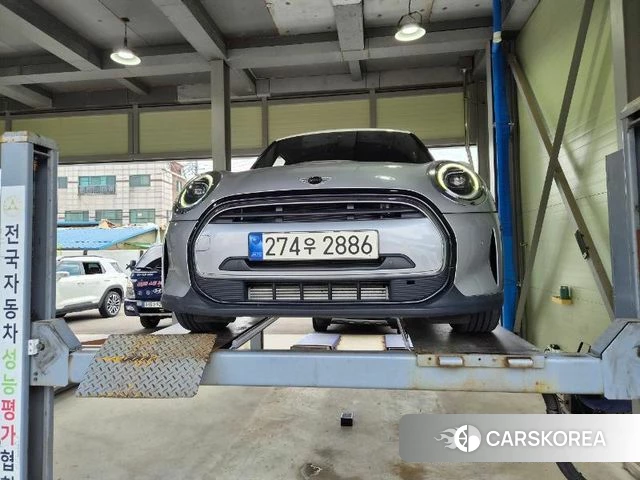 Mini Cooper 2023 Белый из Кореи
