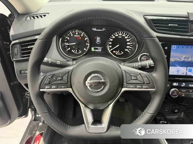 Nissan Qijun 2023 Черный из Китая