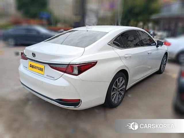 Lexus ES 2021 Белый из Китая