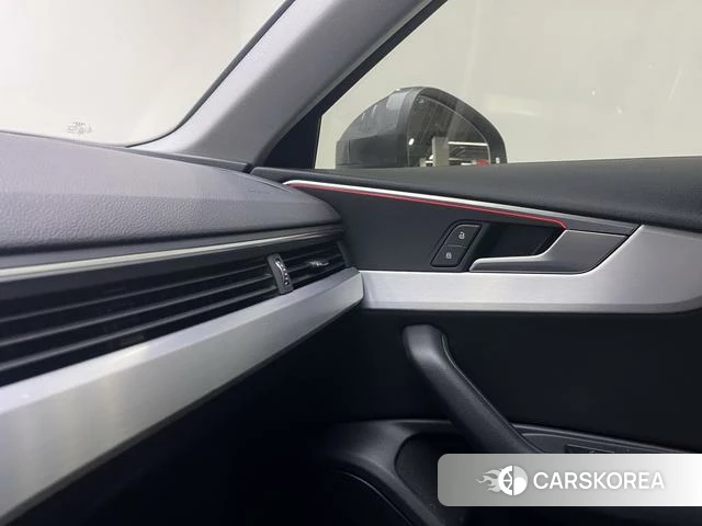 Audi A4L 2021 Темно-серый из Китая