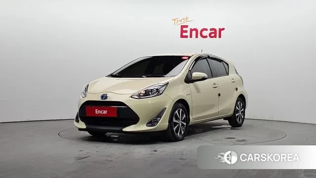 Toyota Prius C 2018 Жемчужный цвет из Кореи