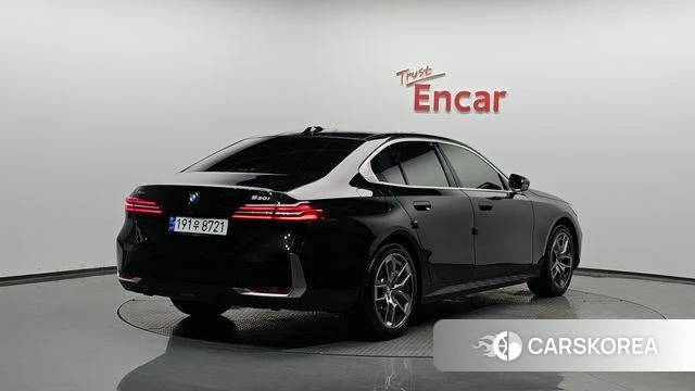 BMW 5 Series (G60) 2023 Черный из Кореи