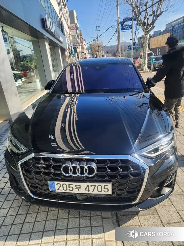 Audi A8 (D5) 2023 Черный из Кореи