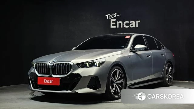 BMW 5 Series (G60) 2025 Серебристо-серый из Кореи