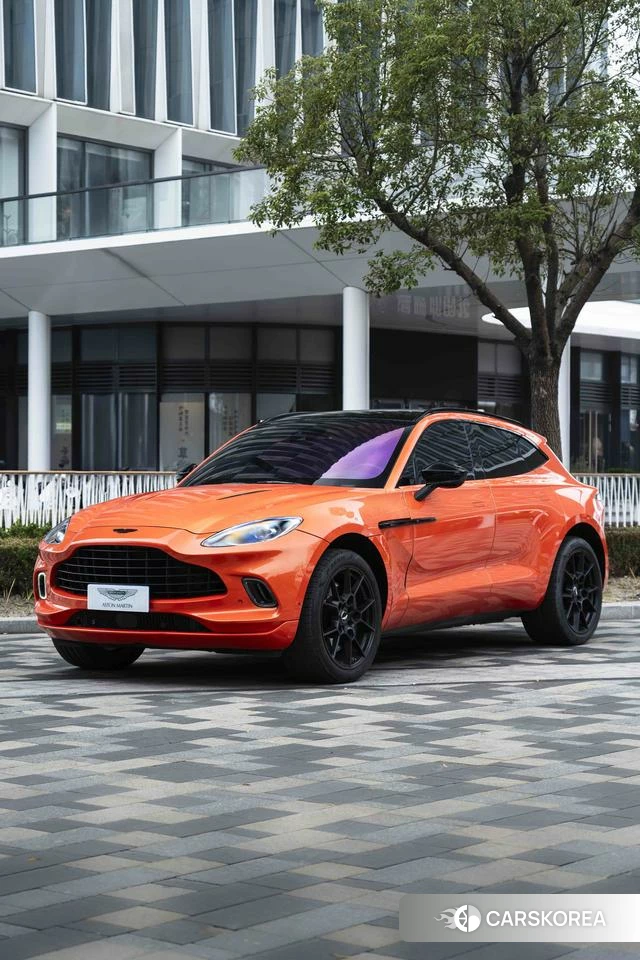 Aston Martin DBX 2022 Оранжевый из Китая