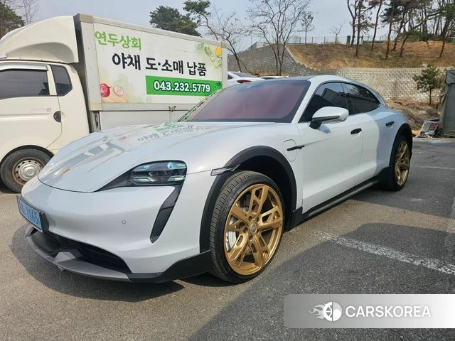 Porsche Taycan 2023 Серебристо-серый из Кореи