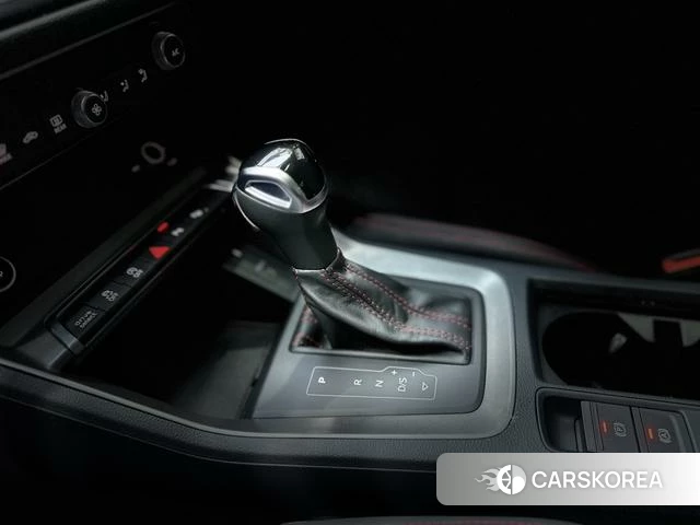 Audi Q3 2022 Синий из Китая