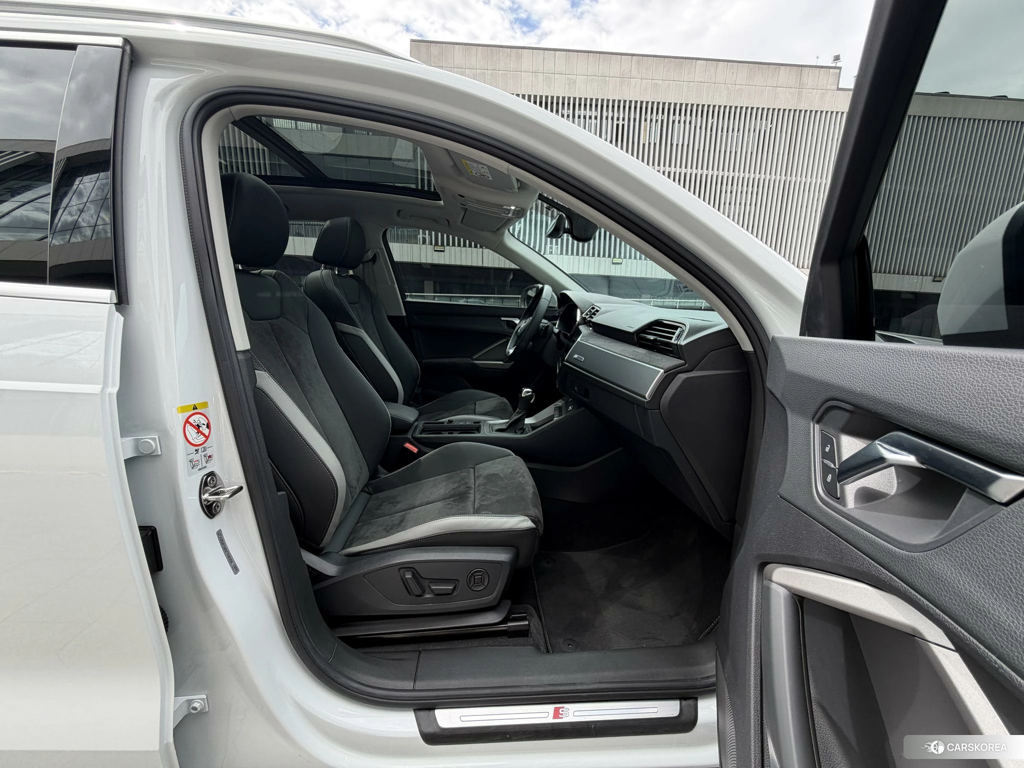 Audi Q3 2021 Белый из Китая
