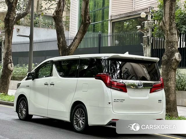 Toyota Elfa 2022 Белый из Китая
