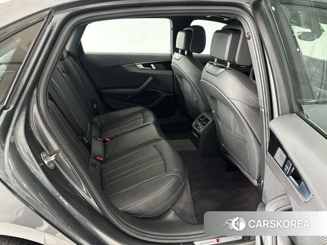 Audi A4L 2024 Темно-серый из Китая