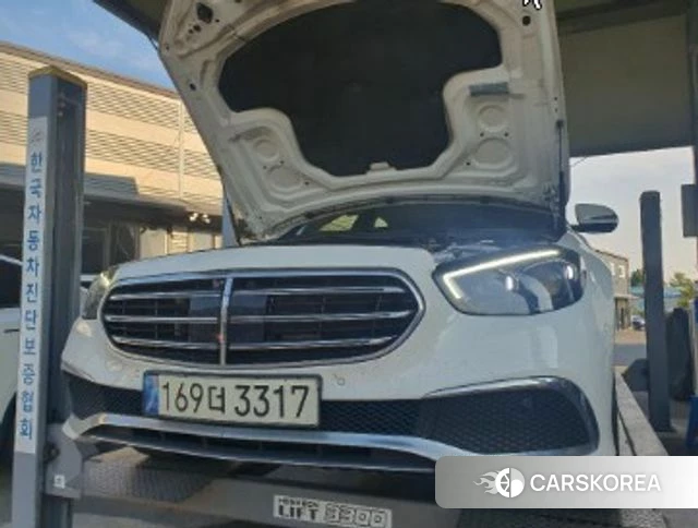Mercedes-Benz E-Class W213 2021 Белый из Кореи