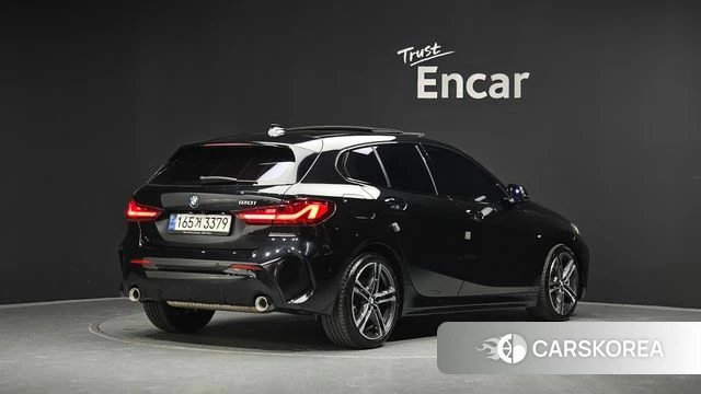 BMW 1 Series (F40) 2023 Черный из Кореи