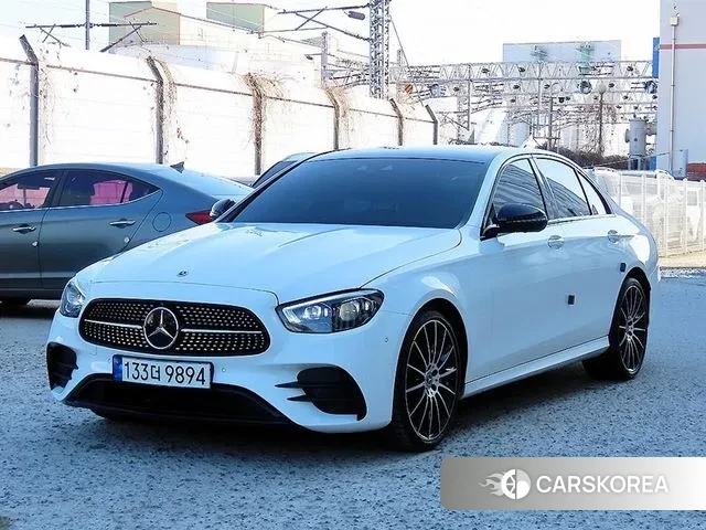 Mercedes-Benz E-Class W213 2023 Белый из Кореи