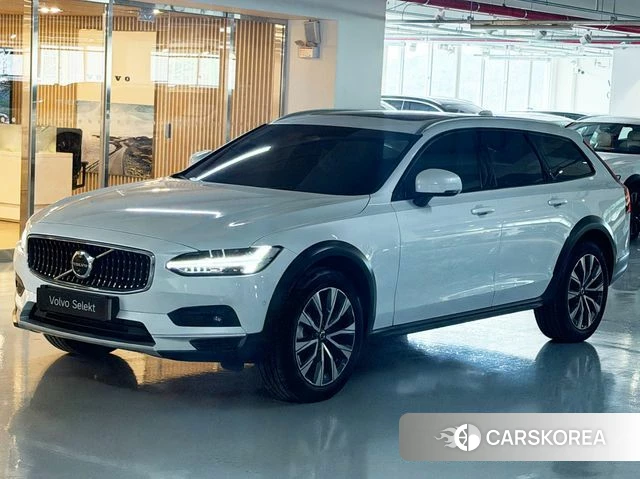 Volvo V90 Cross-Country 2025 Белый из Кореи