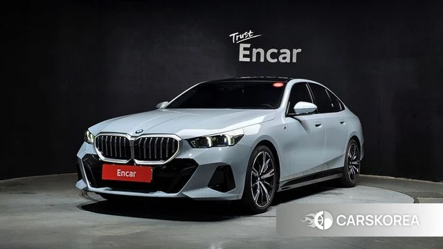 BMW 5 Series (G60) 2024 Светло-серебряный цвет из Кореи