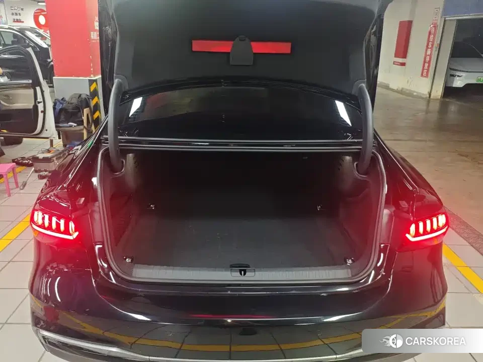 Audi A7L 2024 Черный из Китая