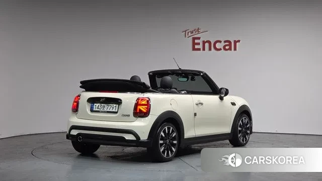 Mini Cooper Convertible 2021 Жемчужный цвет из Кореи