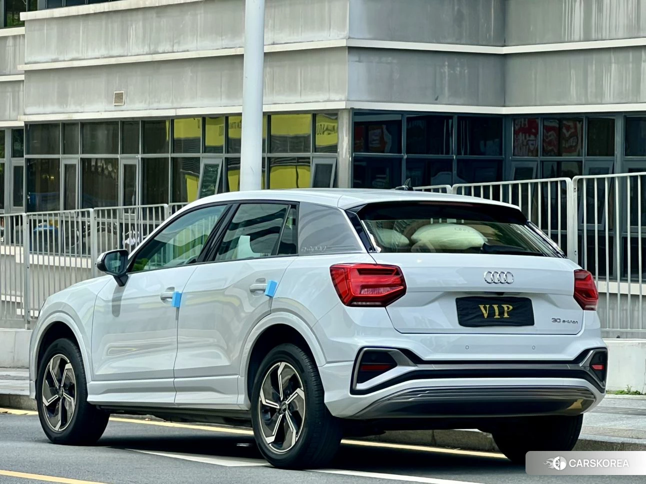 Audi Q2L e-tron 2021 Белый из Китая