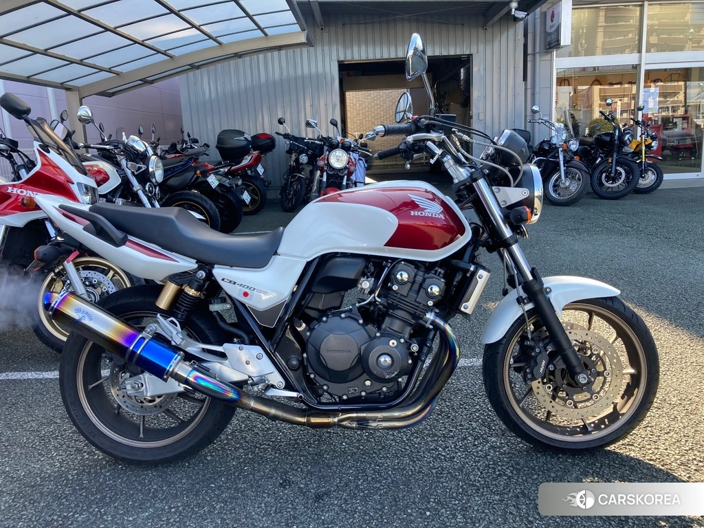 Проданный Honda CB400SF 2018 из Японии