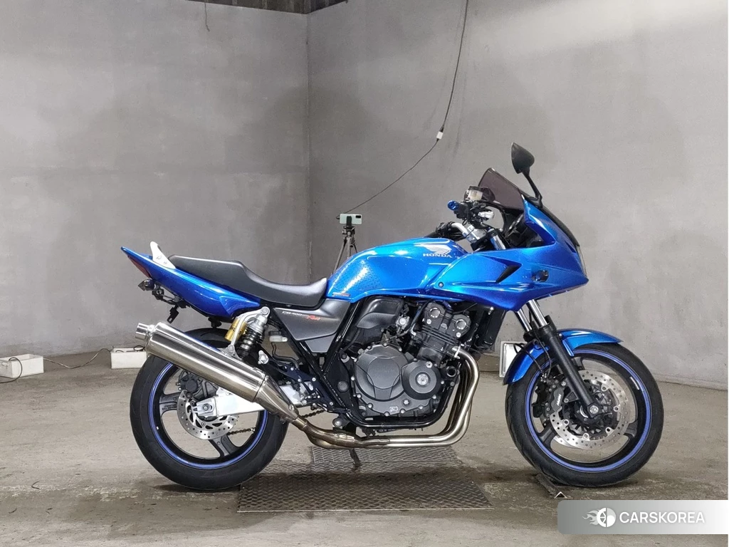 Проданный Honda CB400SF BOLDOR 2010 из Японии, фото 2