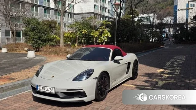 Porsche 718 Boxster 2022 Серебристо-серый из Кореи