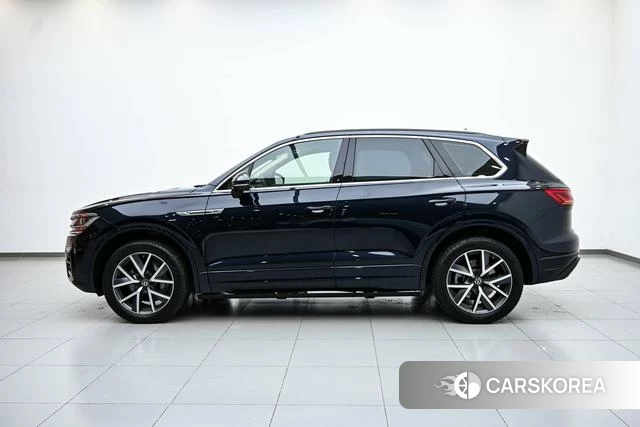 Volkswagen Touareg 2021 Синий из Китая