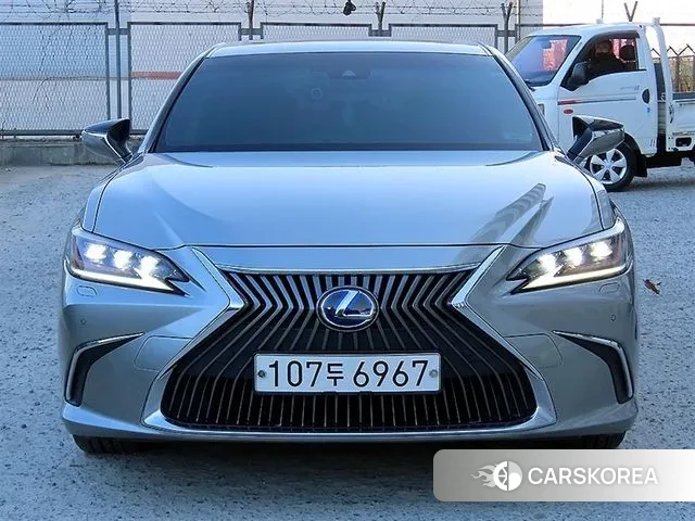 Lexus ES300h 7th generation 2020 Серебристо-серый из Кореи