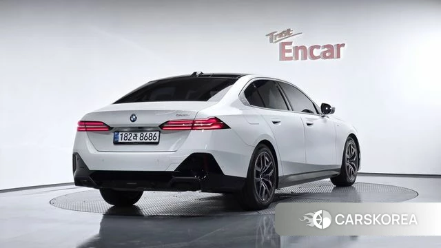 BMW 5 Series (G60) 2024 Белый из Кореи