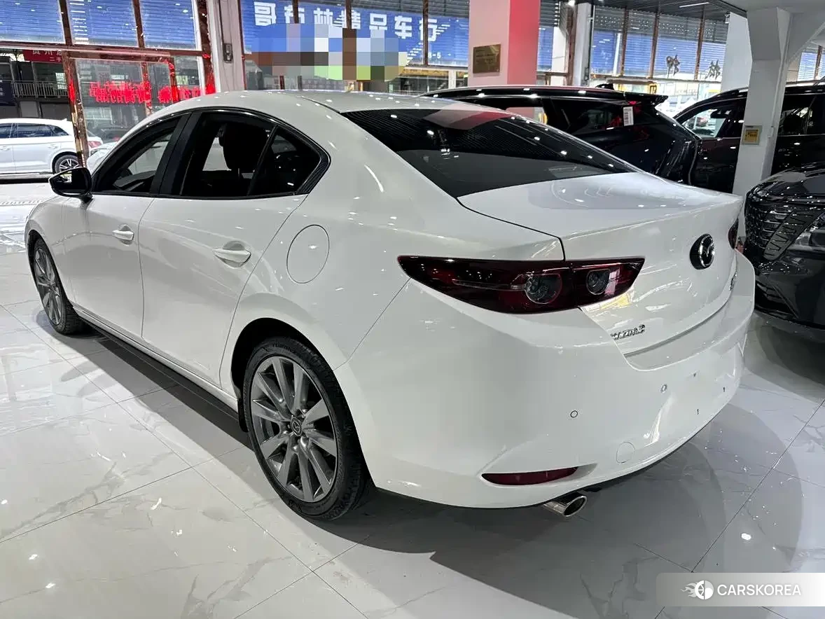 Mazda 3 2021 Белый из Китая
