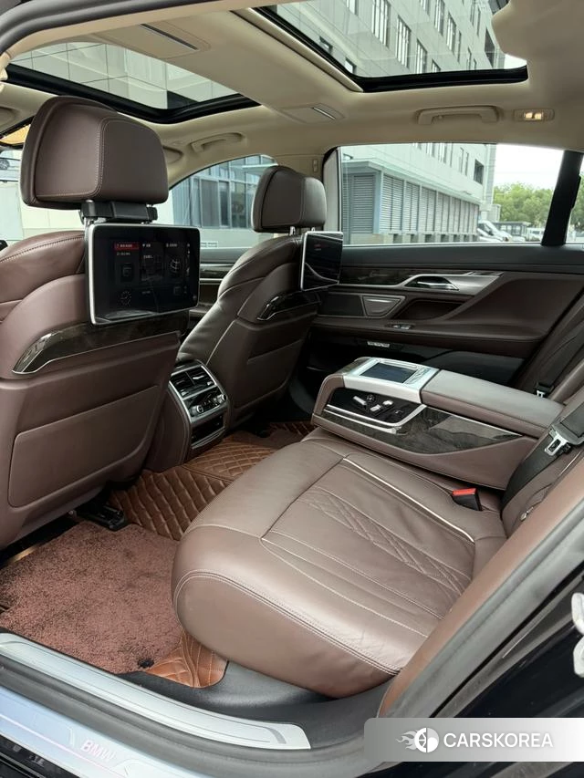 BMW 7 series 2018 Черный из Китая