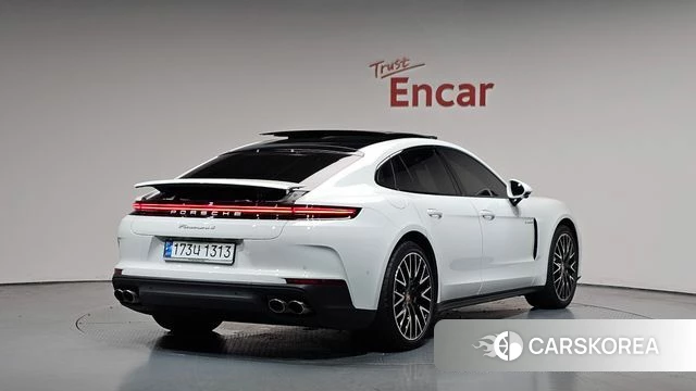 Porsche Panamera (976) 2025 Белый из Кореи