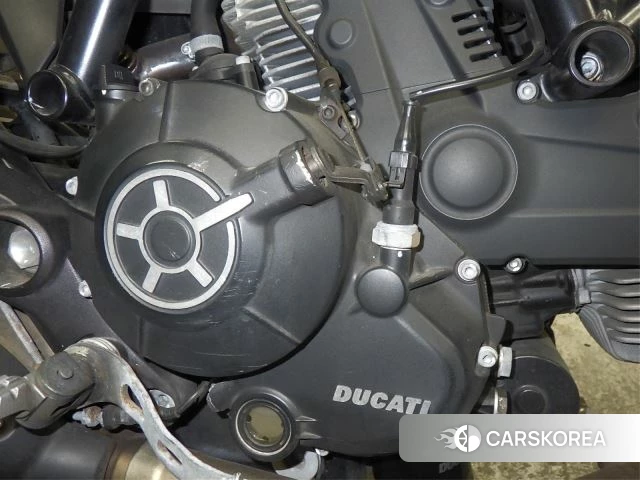 Engine photo