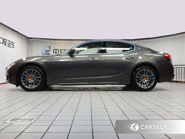 Maserati Ghibli 2025 Темно-серый из Китая