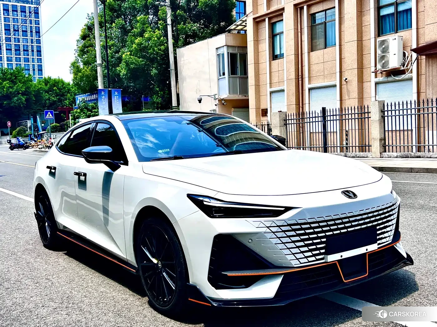 Chang'an Changan UNI-V 2024 Белый из Китая