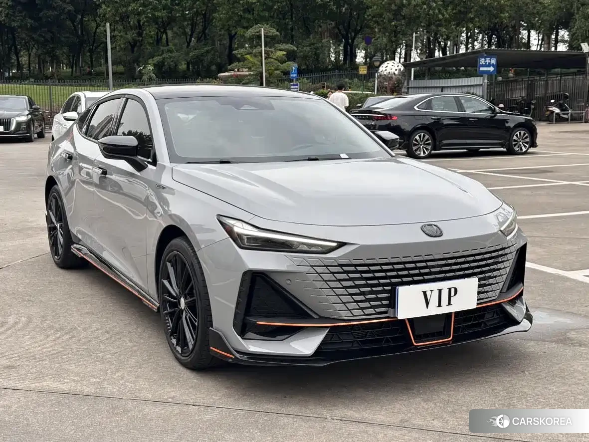 Chang'an UNI-V 2023 Silver/gray из Китая